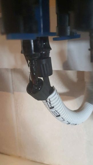 Jack MC4 Bấm Không Chặt: Nguyên Nhân Gây Cháy Ít Người Để Ý